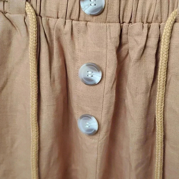 F21 shorts button accent - Picture 2 of 7